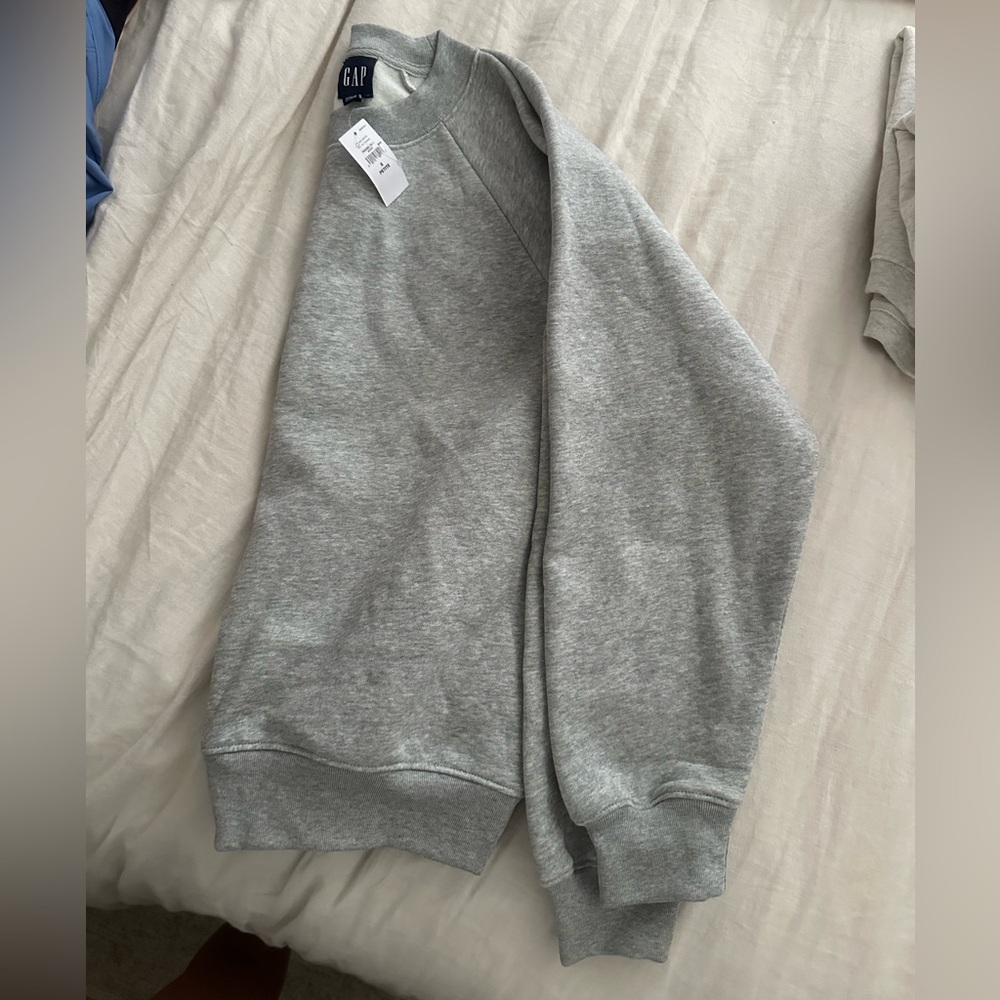 GAP grey crewneck sweatshirt NWT
